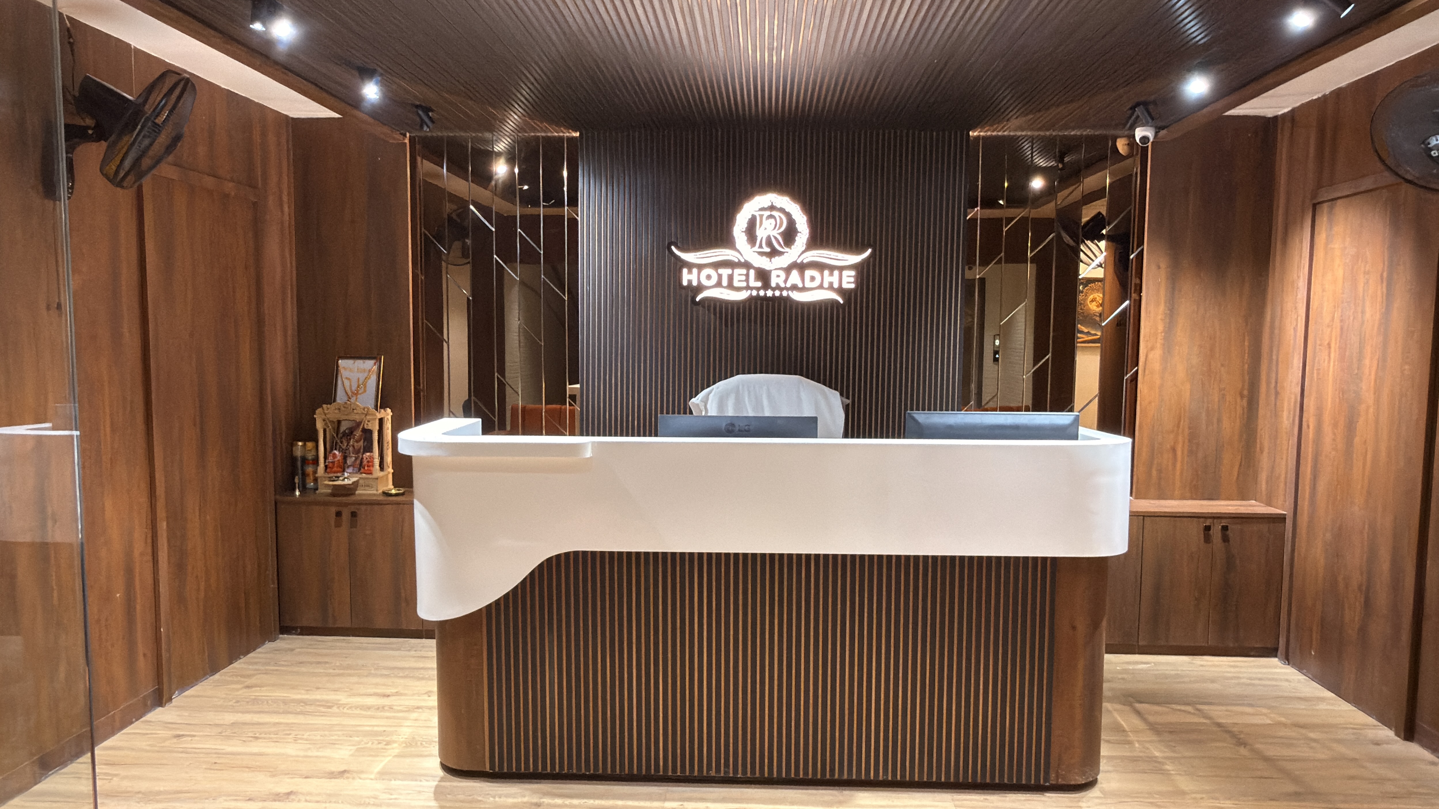 Hotel Radhe Reception